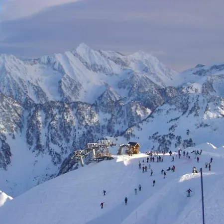 Le Peguere 6 *
